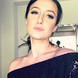 Meet your Posher, Leah